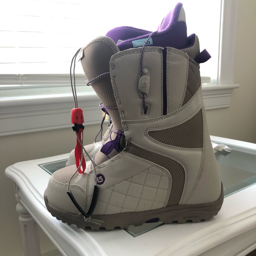 Women’s Burton Mint Snowboard Boot size 7.5